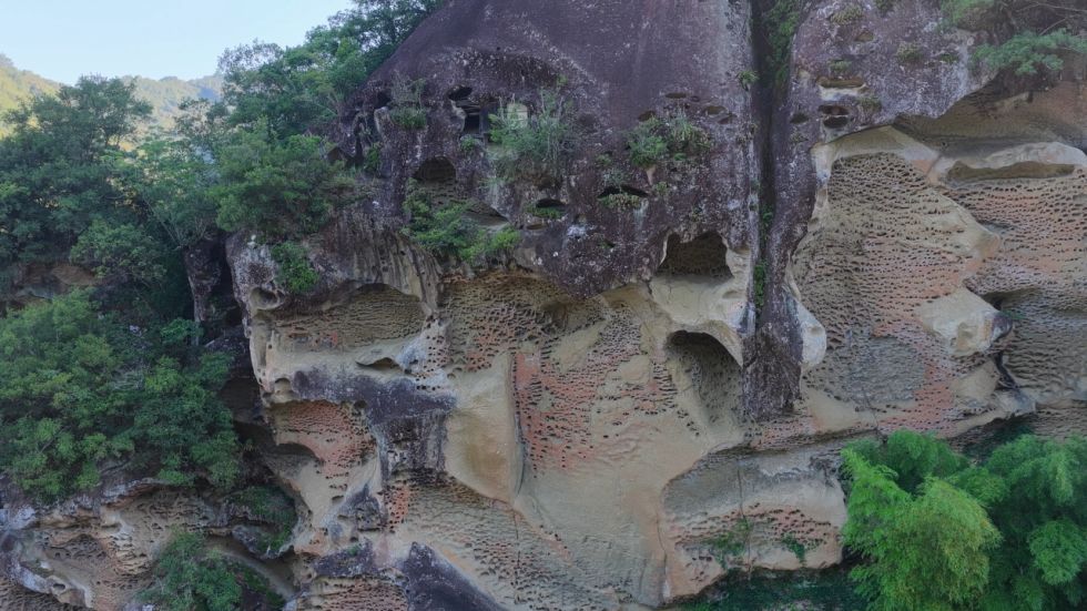虫喰岩