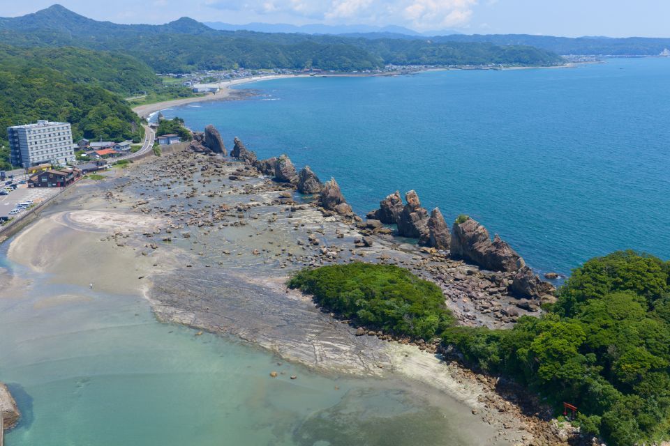橋杭岩